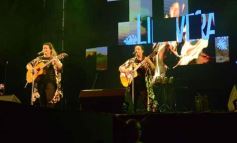 Foto de la galería: Festival de Verano: con una multitud presente, el Chaqueño Palavecino trajo show y folclore a la ciudad 