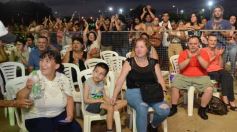 Foto de la galería: Festival de Verano: con una multitud presente, el Chaqueño Palavecino trajo show y folclore a la ciudad 