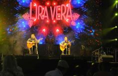 Foto de la galería: Festival de Verano: con una multitud presente, el Chaqueño Palavecino trajo show y folclore a la ciudad 
