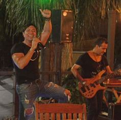 Foto de la galería: Noche de sábado: salida familiar, cena y música en vivo en otra vuelta por la costa posadeña