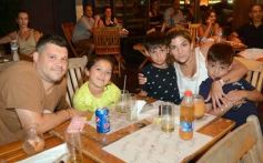 Foto de la galería: Noche de sábado: salida familiar, cena y música en vivo en otra vuelta por la costa posadeña