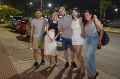 Foto de la galería: Noche de sábado: salida familiar, cena y música en vivo en otra vuelta por la costa posadeña
