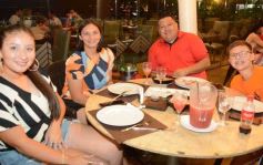 Foto de la galería: Noche de sábado: salida familiar, cena y música en vivo en otra vuelta por la costa posadeña