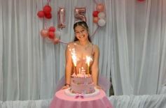 Sixto Fotografías. Sociedad. Cumpleaños - Los 15 años de Griselda Aramí Fariña Acevedo:  emoción, baile y fiesta, en una noche para el recuerdo