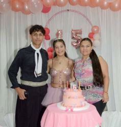 Foto de la galería: Los 15 años de Griselda Aramí Fariña Acevedo:  emoción, baile y fiesta, en una noche para el recuerdo