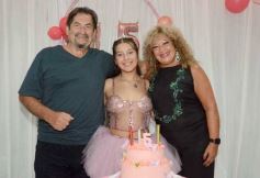 Foto de la galería: Los 15 años de Griselda Aramí Fariña Acevedo:  emoción, baile y fiesta, en una noche para el recuerdo