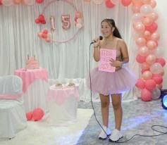 Foto de la galería: Los 15 años de Griselda Aramí Fariña Acevedo:  emoción, baile y fiesta, en una noche para el recuerdo