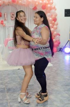 Foto de la galería: Los 15 años de Griselda Aramí Fariña Acevedo:  emoción, baile y fiesta, en una noche para el recuerdo