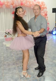 Foto de la galería: Los 15 años de Griselda Aramí Fariña Acevedo:  emoción, baile y fiesta, en una noche para el recuerdo