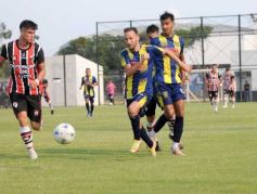 Foto de la galería: Torneo Regional: lejos del fair play, Mitre se quedó con la ilusión del ascenso