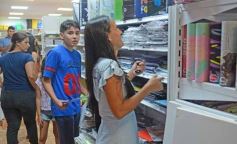 Foto de la galería: Pensando en la vuelta: compras y listas escolares se suman al movimiento en la ciudad