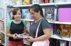 Foto de la galería: Pensando en la vuelta: compras y listas escolares se suman al movimiento en la ciudad