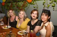 Sixto Fotografías. Sociedad. Varios - En el día de la Mujer: salidas, festejos y  encuentros coparon la noche de viernes en la ciudad