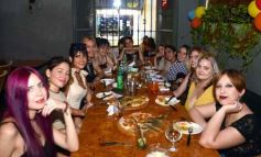 Foto de la galería: En el día de la Mujer: salidas, festejos y  encuentros coparon la noche de viernes en la ciudad