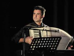 Foto de la galería: Homenaje en el Teatro Lírico: música, poesía y emoción dedicada a Ramón Ayala 