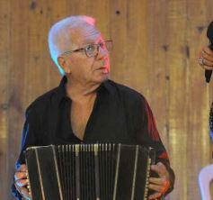 Foto de la galería: Noche de peña en la Casa Paraguaya: el programa Radial Guaraní Tavarandú celebró sus 15 años