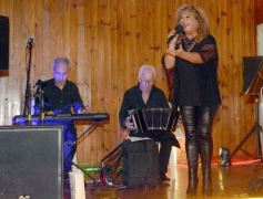 Foto de la galería: Noche de peña en la Casa Paraguaya: el programa Radial Guaraní Tavarandú celebró sus 15 años