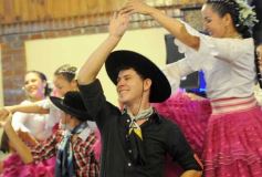 Foto de la galería: Noche de peña en la Casa Paraguaya: el programa Radial Guaraní Tavarandú celebró sus 15 años