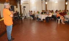 Foto de la galería: Noche de peña en la Casa Paraguaya: el programa Radial Guaraní Tavarandú celebró sus 15 años