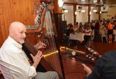 Foto de la galería: Noche de peña en la Casa Paraguaya: el programa Radial Guaraní Tavarandú celebró sus 15 años