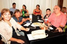 Foto de la galería: Noche de peña en la Casa Paraguaya: el programa Radial Guaraní Tavarandú celebró sus 15 años