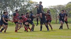 Foto de la galería: Torneo Apertura de Rugby: Capri se quedó con el clásico frente a Centro