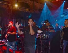 Foto de la galería: Los casi 40 de Julio "Pollito" Villagra: noche de fiesta y cumbia en Brooklyn 