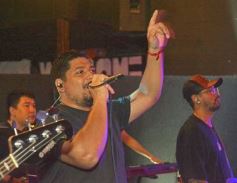 Foto de la galería: Los casi 40 de Julio "Pollito" Villagra: noche de fiesta y cumbia en Brooklyn 