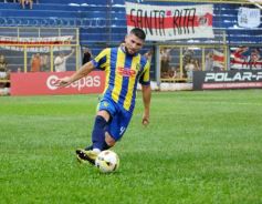 Foto de la galería: Liga Posadeña: junto a un gran marco de público, Mitre se quedó con el clásico en Rocamora