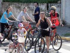Foto de la galería: Junto a una gran convocatoria se vivió la 24° Bicicleteada Solidaria del Roque González