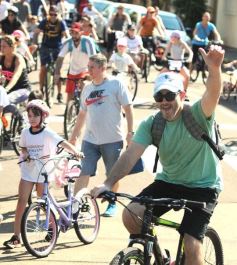 Foto de la galería: Junto a una gran convocatoria se vivió la 24° Bicicleteada Solidaria del Roque González