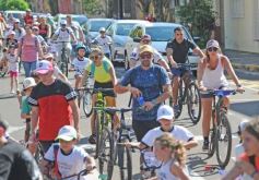 Foto de la galería: Junto a una gran convocatoria se vivió la 24° Bicicleteada Solidaria del Roque González