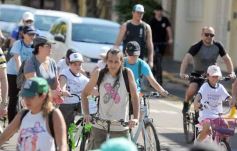 Foto de la galería: Junto a una gran convocatoria se vivió la 24° Bicicleteada Solidaria del Roque González