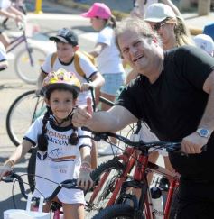 Foto de la galería: Junto a una gran convocatoria se vivió la 24° Bicicleteada Solidaria del Roque González