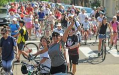 Foto de la galería: Junto a una gran convocatoria se vivió la 24° Bicicleteada Solidaria del Roque González