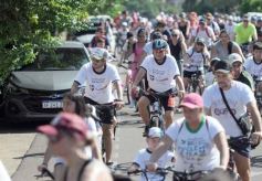 Foto de la galería: Junto a una gran convocatoria se vivió la 24° Bicicleteada Solidaria del Roque González