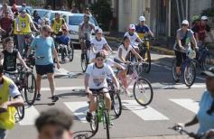 Foto de la galería: Junto a una gran convocatoria se vivió la 24° Bicicleteada Solidaria del Roque González