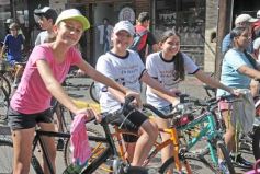 Foto de la galería: Junto a una gran convocatoria se vivió la 24° Bicicleteada Solidaria del Roque González