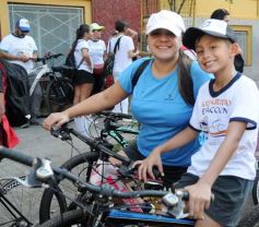 Foto de la galería: Junto a una gran convocatoria se vivió la 24° Bicicleteada Solidaria del Roque González