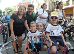 Foto de la galería: Junto a una gran convocatoria se vivió la 24° Bicicleteada Solidaria del Roque González