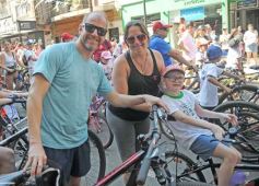Foto de la galería: Junto a una gran convocatoria se vivió la 24° Bicicleteada Solidaria del Roque González
