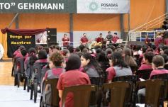 Foto de la galería: Con la tradicional Misa y consagración a la Virgen, la Madre celebró su día