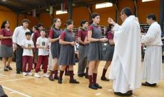 Foto de la galería: Con la tradicional Misa y consagración a la Virgen, la Madre celebró su día