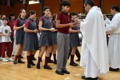 Foto de la galería: Con la tradicional Misa y consagración a la Virgen, la Madre celebró su día