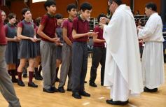 Foto de la galería: Con la tradicional Misa y consagración a la Virgen, la Madre celebró su día