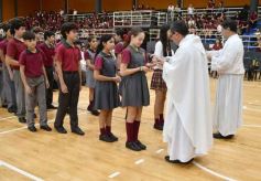 Foto de la galería: Con la tradicional Misa y consagración a la Virgen, la Madre celebró su día