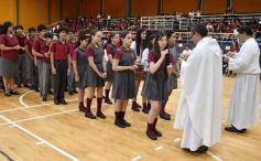 Foto de la galería: Con la tradicional Misa y consagración a la Virgen, la Madre celebró su día
