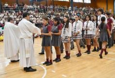 Foto de la galería: Con la tradicional Misa y consagración a la Virgen, la Madre celebró su día
