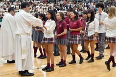 Foto de la galería: Con la tradicional Misa y consagración a la Virgen, la Madre celebró su día