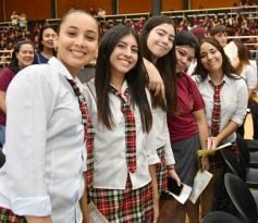 Foto de la galería: Con la tradicional Misa y consagración a la Virgen, la Madre celebró su día